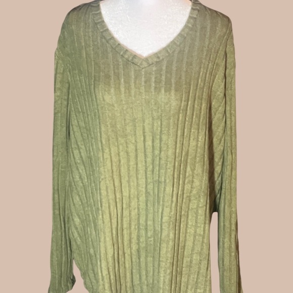 NWT Elegant Olive Green Ribbed V-Neck Sweater Perfect for Any Occasion Plus size - Picture 3 of 8